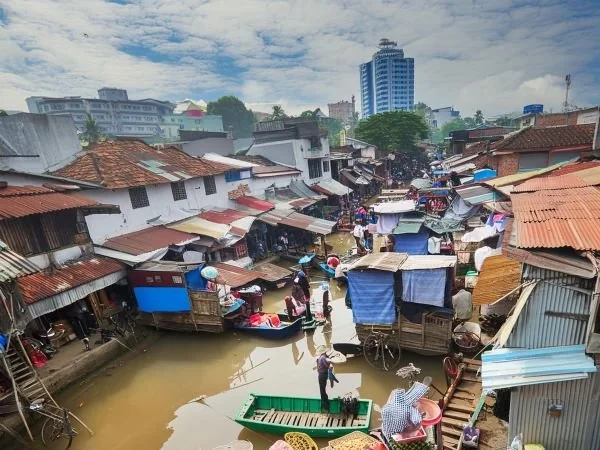 Ilustrasi kehidupan masyarakat pinggir kota (Dok : KabarMakassar).