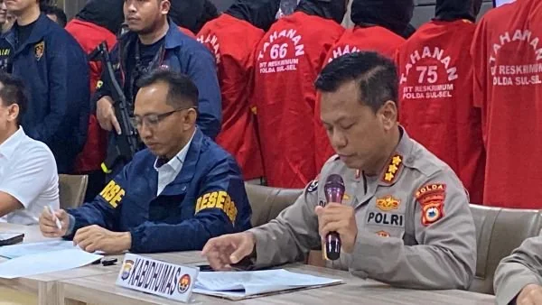 Kapolrestabes Makassar saat menggelar konferensi pers pelaku pembakaran Kantor DPRD Makassar (Dok: Atri KabarMakassar)