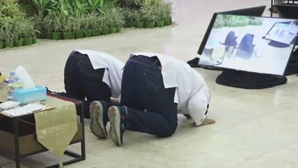 Chaidir Syam-Moetazim Mansyur, sujud syukur usai ditetapkan sebagai Bupati dan Wakil Bupati Kabupaten Maros terpilih (Dok : Ist).