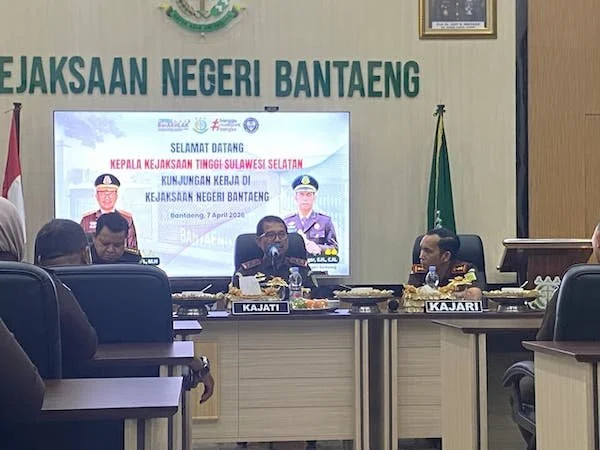 Kajati Sulsel Didik Farkhan Alisyahdi saat kunjungan kerja di Kejari Bantaeng (dok. Ist)