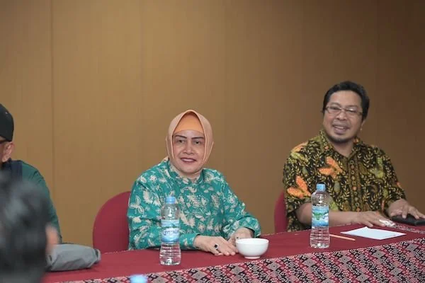 Calon potensial Wali Kota Makassar, Indira Yusuf Ismail, menghadiri sesi wawancara dengan tim penjaringan dari Dewan Pengurus Wilayah (DPW) Partai Keadilan Sejahtera (PKS) Sulawesi Selatan pada Senin (24/06) di Hotel Swis-Belinn Panakkukang, Makassar (doc