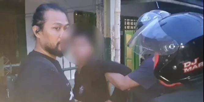 Polrestabes Makassar mengungkap kasus penyerangan menggunakan busur panah terhadap anggota TNI AU di Makassar, Senin (26/10/2026).