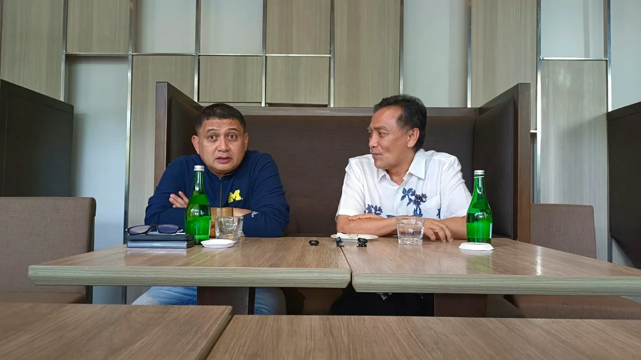 Wali Kota Makassar Munafri Arifuddin atau Appi saat Bersama Ketua Dewan Pakar DPP Partai Demokrat Andi Alfian Mallarangeng (Dok: KabarMakassar).