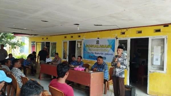 Pertemuan pihak Keluarahan dan warga saat melakukan mediasi terkait pencopotan sepihak Kepala Lingkungan Hamzah. Dok. Nasrullah Patha