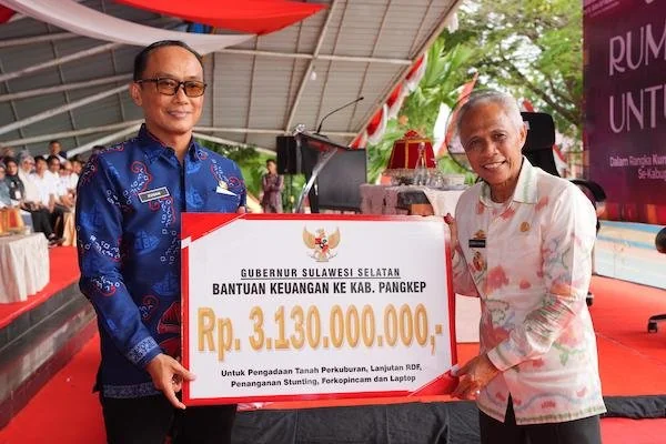 Penyerahan sejumlah bantuan ke Kabupaten Pangkep oleh Pj Gubernur Sulsel, Prof Zudan Arif Fakrulloh (Dok: Ist)