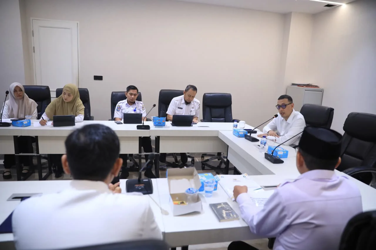 Sekda Kota Makassar Munafri Arifuddin Pimpin Rapat Bersama Baznas Kota Makassar (Dok: Ist).
