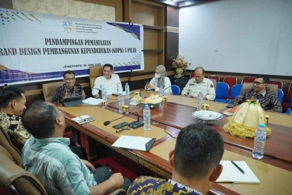 Pemkab Jeneponto saat melaksanakan kegiatan Pendampingan Pemanfaatan Grand Design Pembangunan Kependudukan (GDPK) Berbasis Lima Pilar, bertempat di Ruang Rapat Wakil Bupati (Dok : Ist).