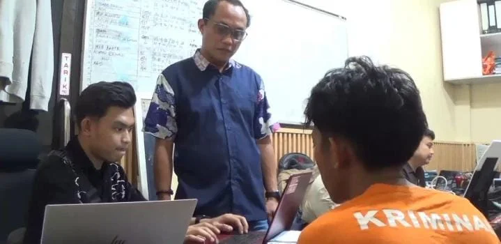 Pelaku Disidik Di Hadapan Penyiidik PPA Polresta Gowa ( sholeh sibali )