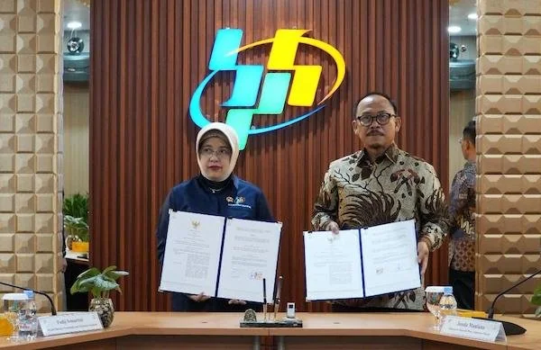 Gubernur Sulbar bersama Kepala BPS RI saat memperlihatkan nota kesepakatan dan perjanjian kerja sama(dok:ist)
