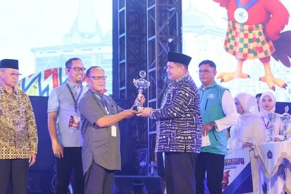 Pelaksanaan Closing Ceremony Olympicad 8 (Olimpiade Ahmad Dahlan) yang digelar di Kampus Unismuh Makassar, (Dok: Ist).