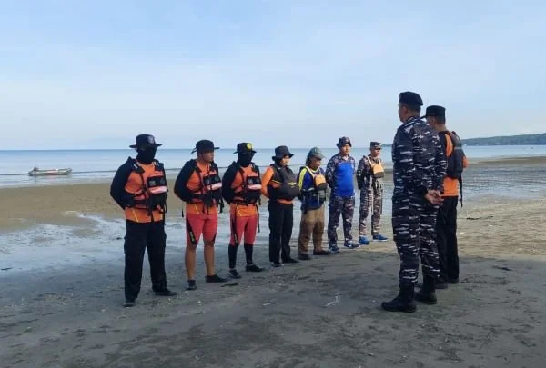 Pencarian nelayan asal Makassar yang menjadi korban kapal tenggelam di Selayar (Dok : Ist).