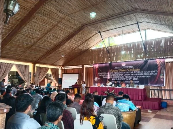 Rapat pleno terbuka Komisi Pemilihan Umum (KPU) Toraja Utara (Dok : Ist).