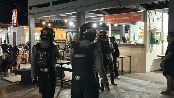 Anggota Sat Samapta Polres Sinjai melakukan Patroli di wilayah Kabupaten Sinjai (Dok : ist).