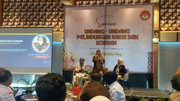Anggota Komisi XIII Dewan Perwakilan Rakyat (DPR) RI Meity Rahmatia saat Memberikan Materi di Sosialisasi UU Perlindungan Saksi dan Korban (Dok: Sinta KabaMakassar).
