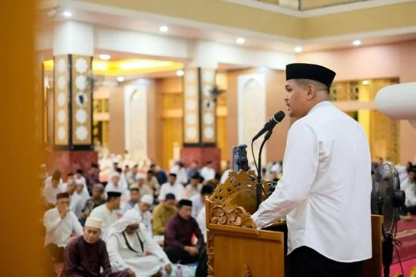 Bupati Bantaeng M. Fathul Fauzy Nurdin menghadiri peringatan Isra’ Mi’raj Nabi Muhammad SAW 1447 H/2026 yang dirangkaikan dengan dzikir dan doa bersama yang digelar di Masjid Syekh Abdul Gani. (Dok: Ist)