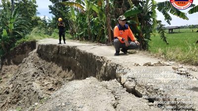 Abrasi, Tanggul Sungai Desa Masolo Pinrang Terancam Jebol