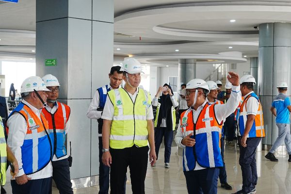 Tinjau Pelabuhan Makassar, Senior Director Transportation Sector Danantara Apresiasi Pelayanan Pelindo