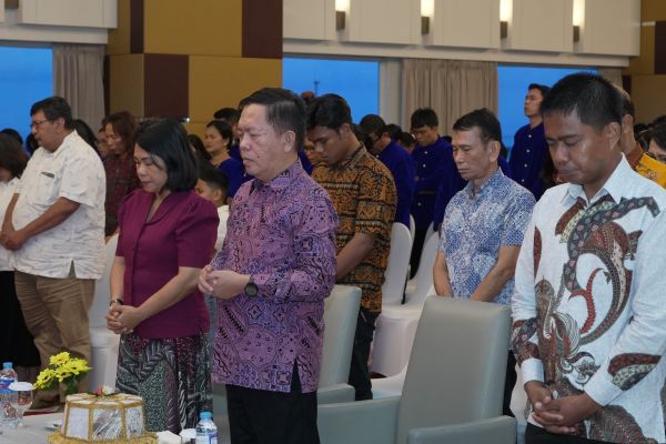 Hadirkan Kasih hingga Aksi Sosial, Persekutuan Oikumene Pelindo Makassar Rayakan Natal 2025