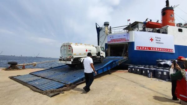 PMI Kirim 1.500 Kantong Darah dan 100 Ton Bantuan untuk Korban Banjir Sumatera