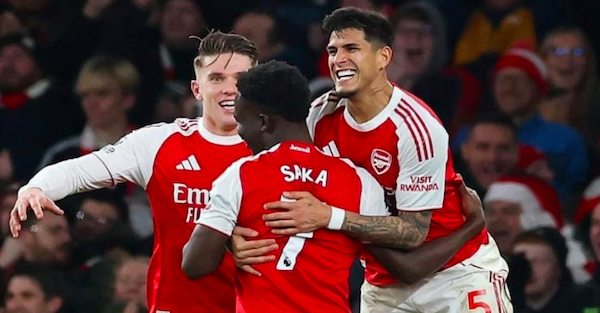 Dua Gol Bunuh Diri Antar Arsenal Taklukkan Wolves 2-1