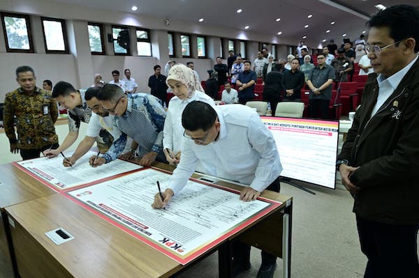 Pemkot dan DPRD Makassar Teken Pakta Integritas Antikorupsi, Intip Isinya!