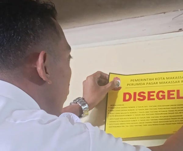Atasi Retribusi Macet, Perumda Pasar Makassar Segel 695 Kios di Pasar Terong