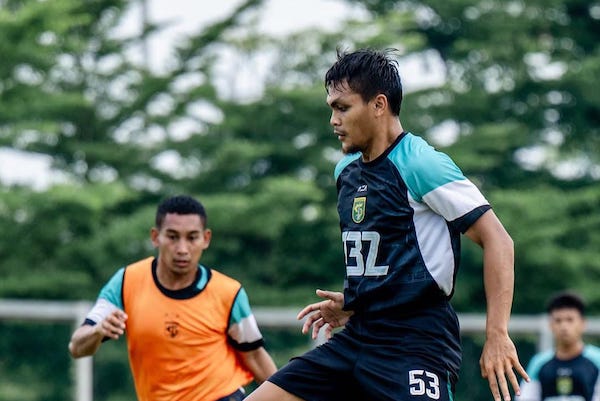 Uston Nawawi Siapkan Strategi Redam PSM Makassar yang Tengah On Fire