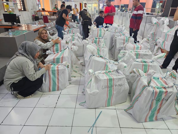Pemprov Sulsel Kirim Logistik Kemanusiaan ke Aceh, Sumut dan Sumbar