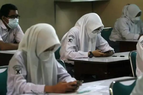 Penggunaan HP Bagi Siswa di Sekolah Bakal Dibatasi