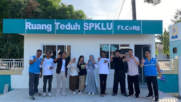 Hadirkan Kenyamanan Isi Daya EV di Jeneponto, PLN Resmikan Ruang Teduh dan Cafe UMKM Lokal