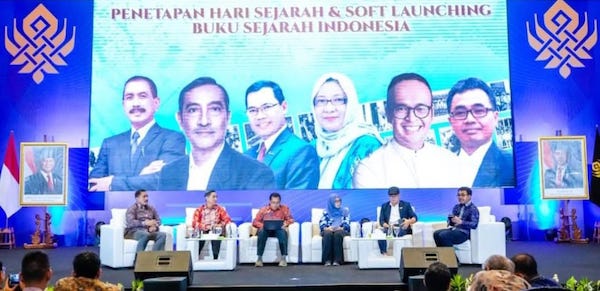 Kemenbud Luncurkan Buku Penulisan Ulang Sejarah Indonesia