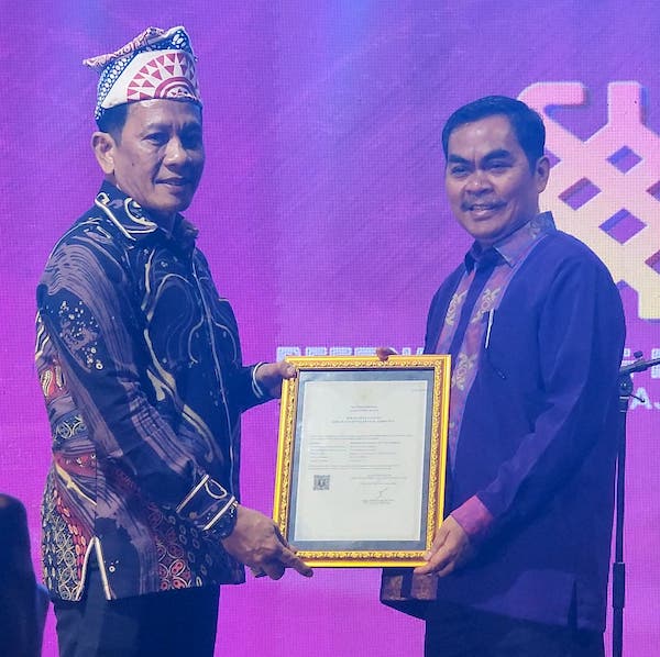 Empat Tenun Toraja Bersertifikat Indikasi Geografis