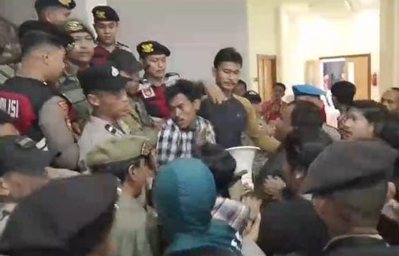 Protes Biaya Lapak Hingga Rp7 Juta, Ratusan Pedagang Kaki Lima Gowa Gelar Unjuk Rasa