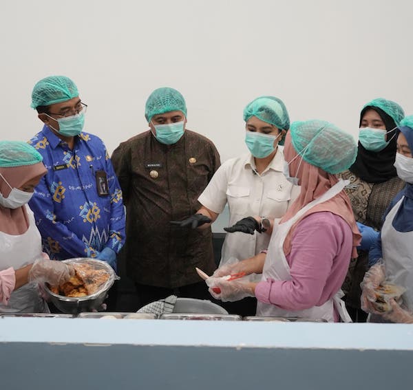 Penyaluran MBG Kelompok 3B Dipantau Wamen Ratu Ayu Isyana Bagoes Oka