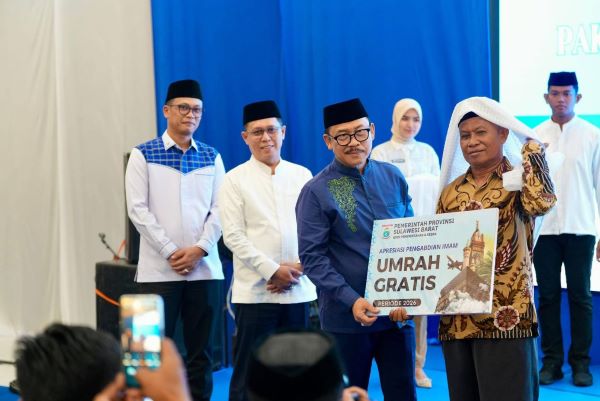 Pemprov Sulbar Berangkatkan Lima Imam Masjid di Mamuju Umroh