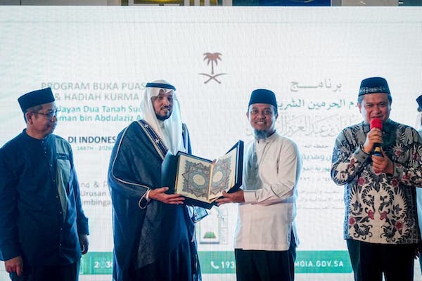 Ribuan Jamaah Nikmati Buka Puasa Program Raja Salman di Makassar
