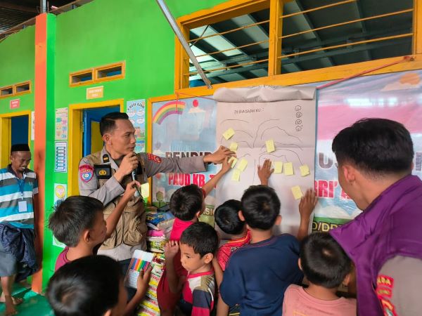 Tim Psikologi Biro SDM Polda Sulbar Pulihkan Trauma Korban Kebakaran di Polman