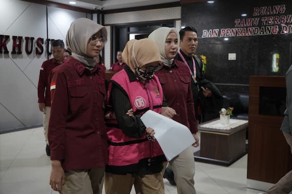 Kejati Sulsel Tahan Mantan Kabid Hortikultura DTPHBun Terkait Korupsi Nanas