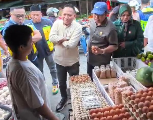 Sidak Pasar Terong, Komisi B DPRD Makassar Soroti Harga Ayam Potong dan Telur