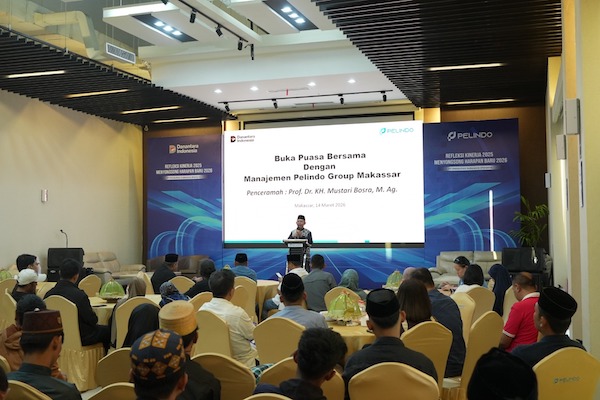 Pelindo Regional 4 Gelar Buka Puasa Bersama Pedagang Asongan Pelabuhan Makassar