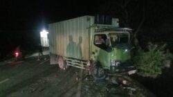 Kecelakaan Beruntun, Truk Kampas Tabrak Dua Mobil Parkir di Topore