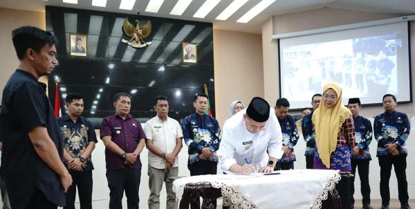 Pusdal LH-SUMA dan Camat Se-Kota Makassar Teken Komitmen Reformasi Sampah