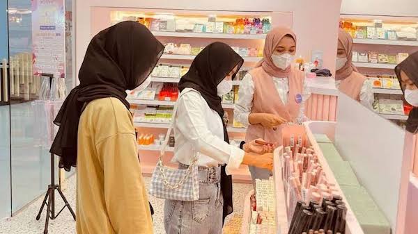 Usai Sidak, Disperindag Sulsel Imbau Konsumen Cermat Beli Kosmetik