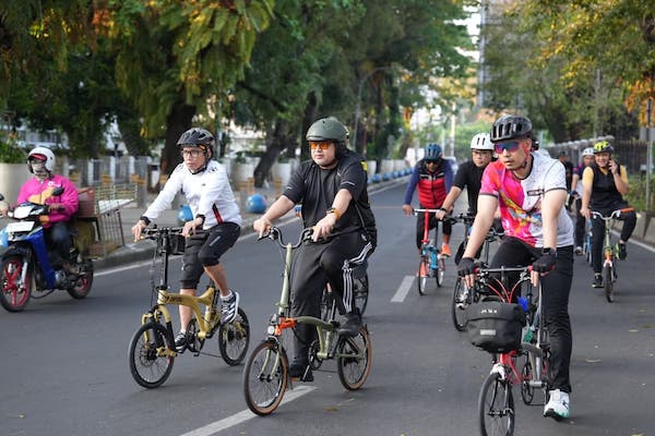 WFH Tetap Produktif, Appi Gowes Bareng SKPD Tinjau Jumat Bersih di Kecamatan